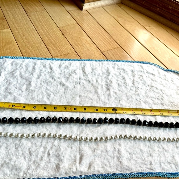 White House Black Market Elegant Black and White Pearl Necklace - Picture 5 of 5